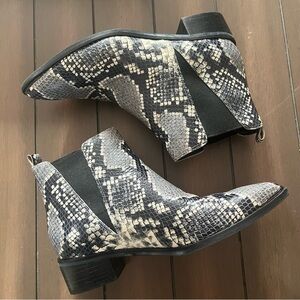 Marc Fisher Snakeskin Boots Yale Chelsea 6M In Box